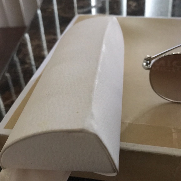 Vintage 90’s Michael Kors aviator sunglasses with original case - Picture 13 of 16